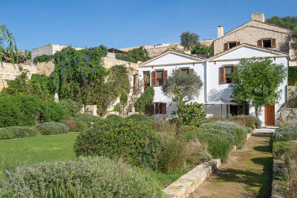 alaior_gardens_villa_exterior_menorca_spain_villacollective3